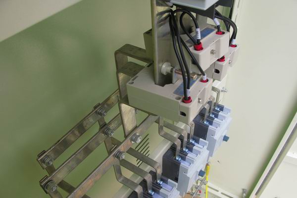 和龙配电柜-应急照明配电柜使用对工作人员的具